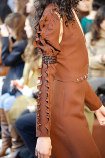 Details Chloé Fall 2018 Ready-to-Wear , Детали коллекции Хлоя осень зима 2018 , Fashion show , неделя моды в Париже , PFW , Paris Fashion Week , Mainstyles